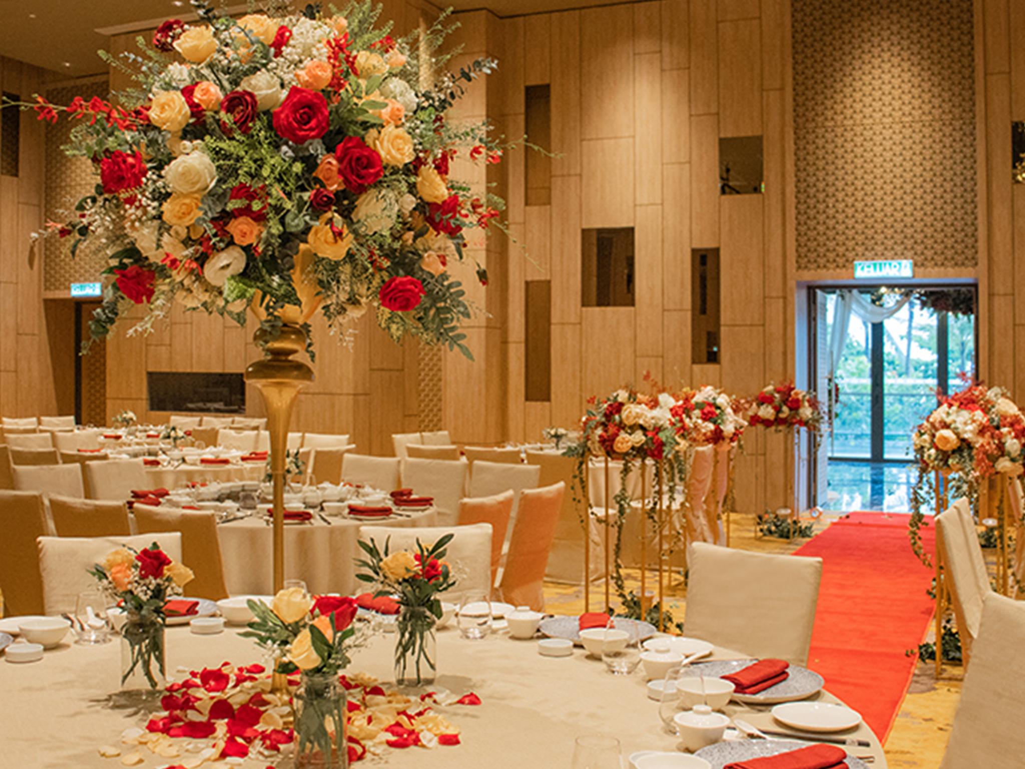 Отель Angsana Teluk Bahang, Penang Бату-Ферринги Экстерьер фото A wedding reception at the Grand Hyatt Hotel, Tokyo