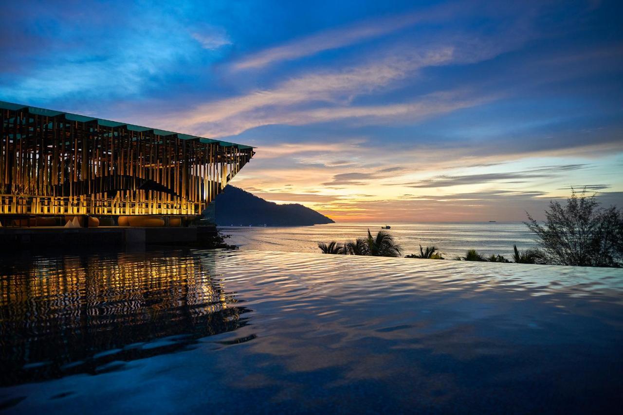 Отель Angsana Teluk Bahang, Penang Бату-Ферринги Экстерьер фото The resort at sunset